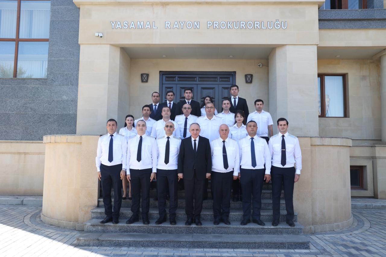 Baş prokuror Yasamal rayonunda vətəndaşları qəbul edib