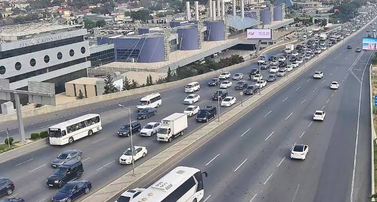 Bəzi yollarda tıxac var - SİYAHI