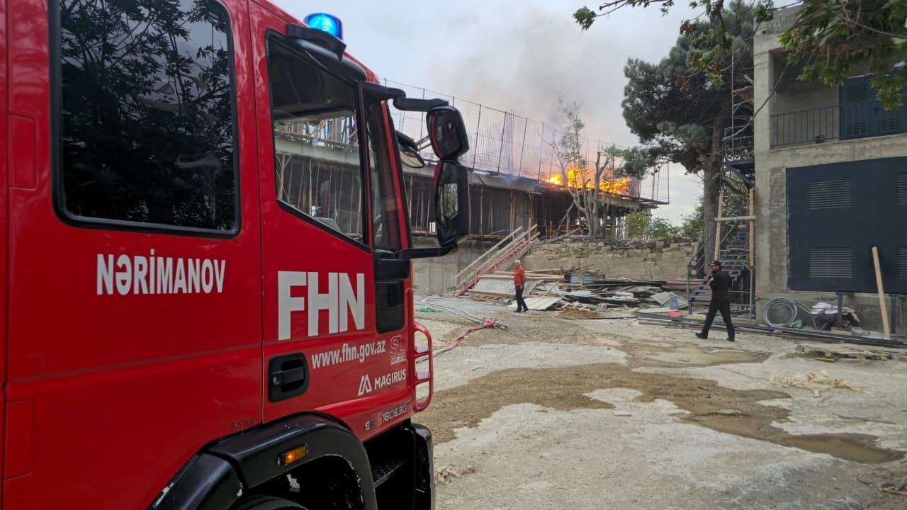 Binəqədidə tikilidə yanğın olub