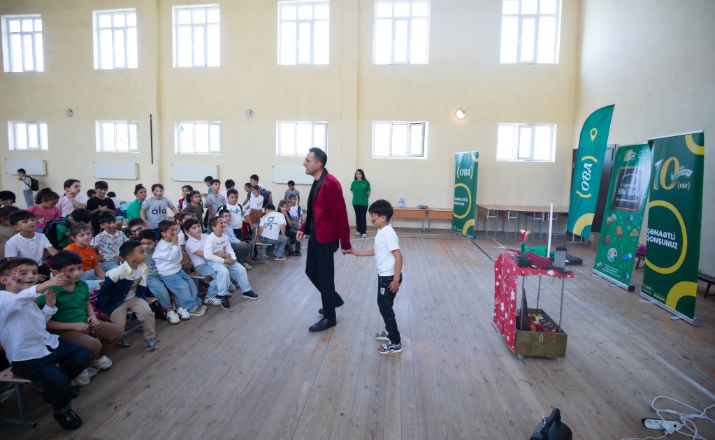 Birinci Aşıqlı kəndinin uşaqlarına Bilik Günü sürprizi – “OBA”dan 100 şagirdə dəstək