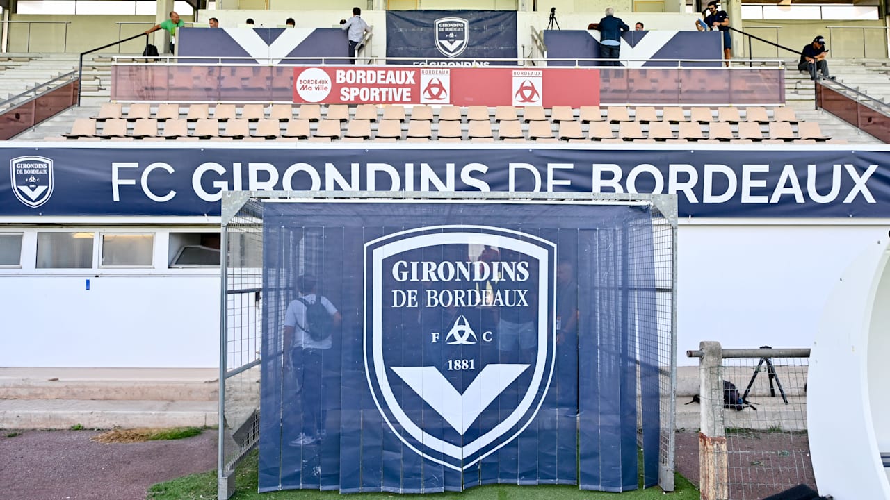 "Bordo" klubu 1 avroya satılıb