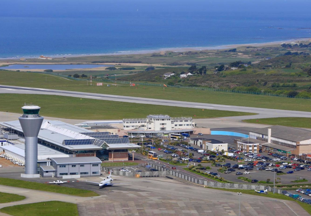 Böyük Britaniyanın "Jersey" hava limanı dron fəaliyyəti səbəbindən bağlanıb