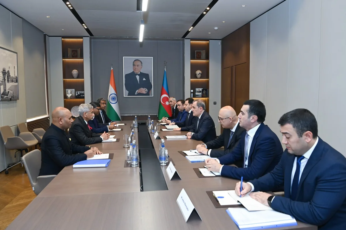Ceyhun Bayramov hindistanlı həmkarı ilə geniş tərkibdə görüş keçirib