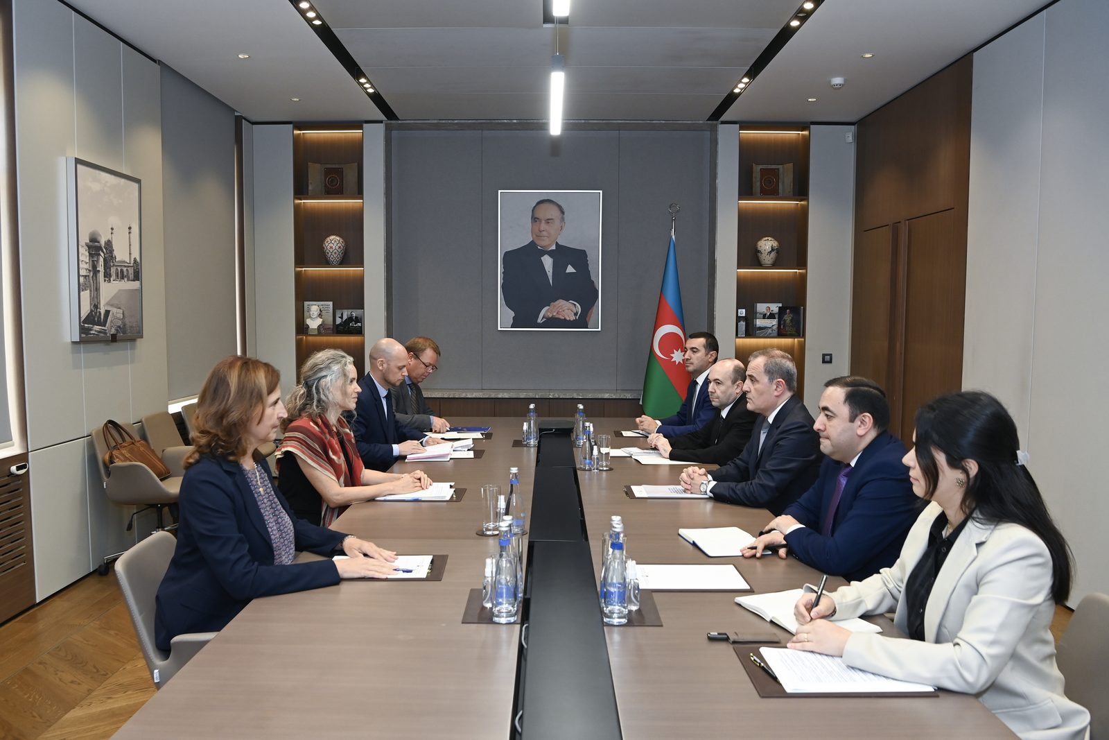 Ceyhun Bayramov Aİ-nin Cənubi Qafqaz üzrə xüsusi nümayəndəsi ilə regional məsələləri müzakirə edib