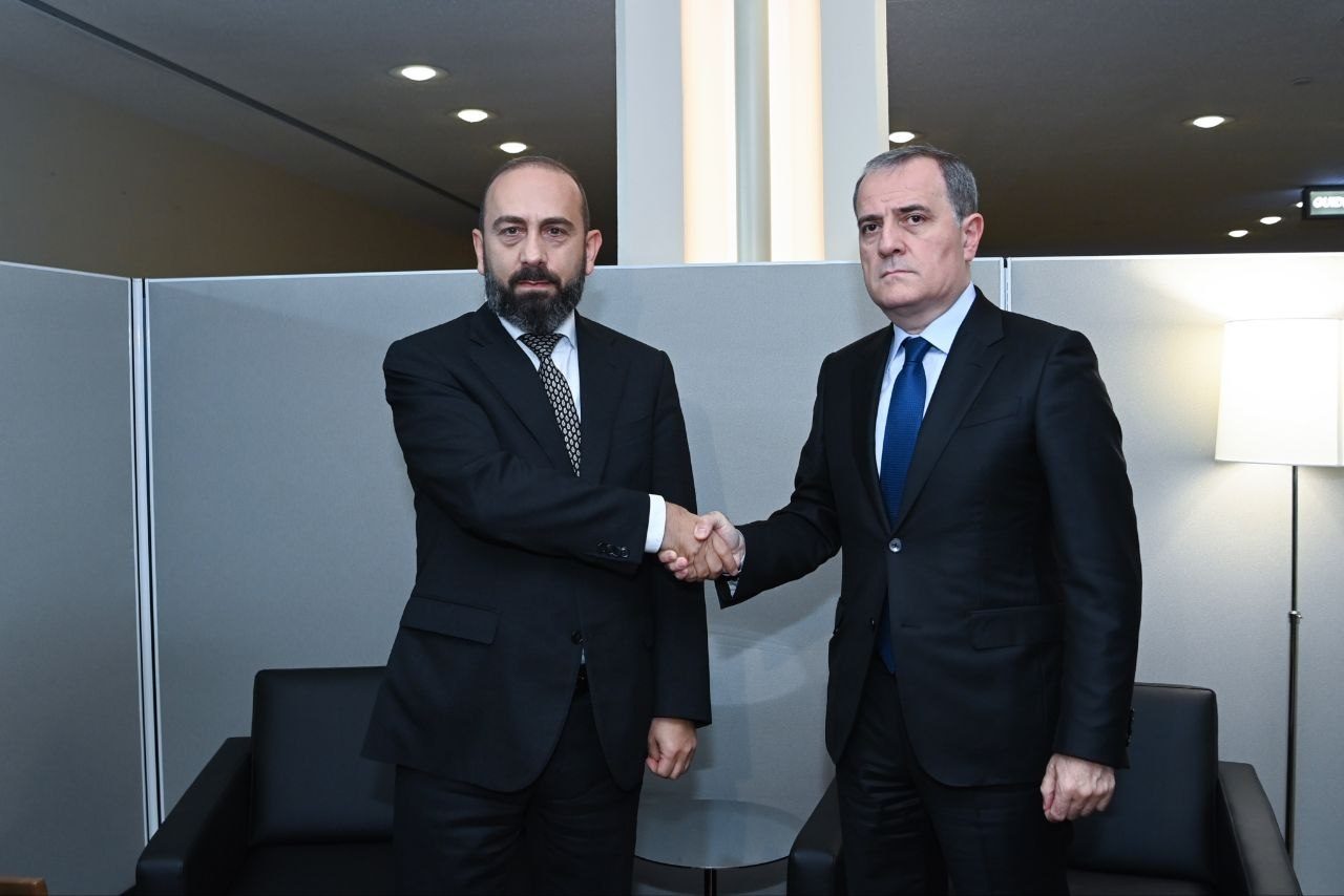 Ceyhun Bayramov Mirzoyanla görüşüb
