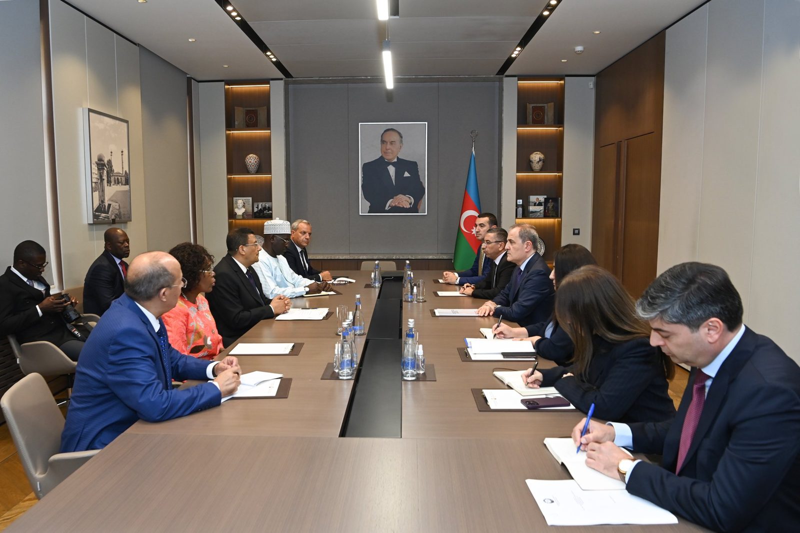 Jeyhun Bayramov meets with President of Pan-African Parliament