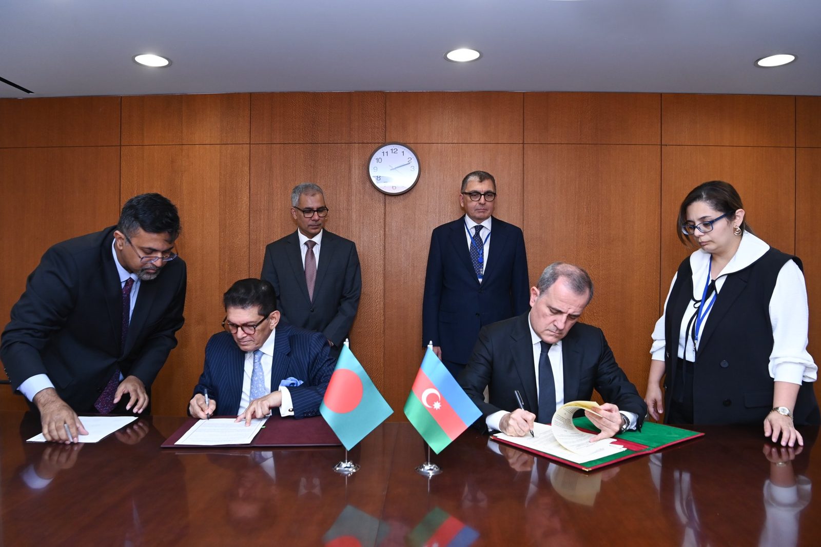 Jeyhun Bayramov and Bangladeshi Foreign Minister sign agreement on visa waiver