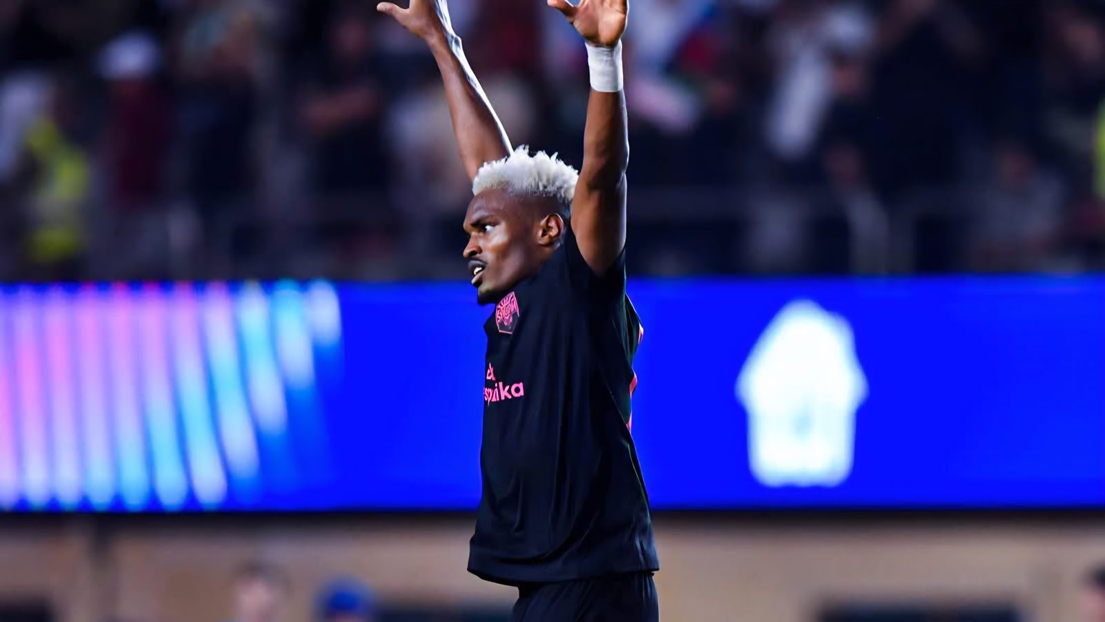 Coy-Lens Mikels: Təsəvvür edin, “Real Madrid” və ya “Barselona” ilə qarşılaşırıq