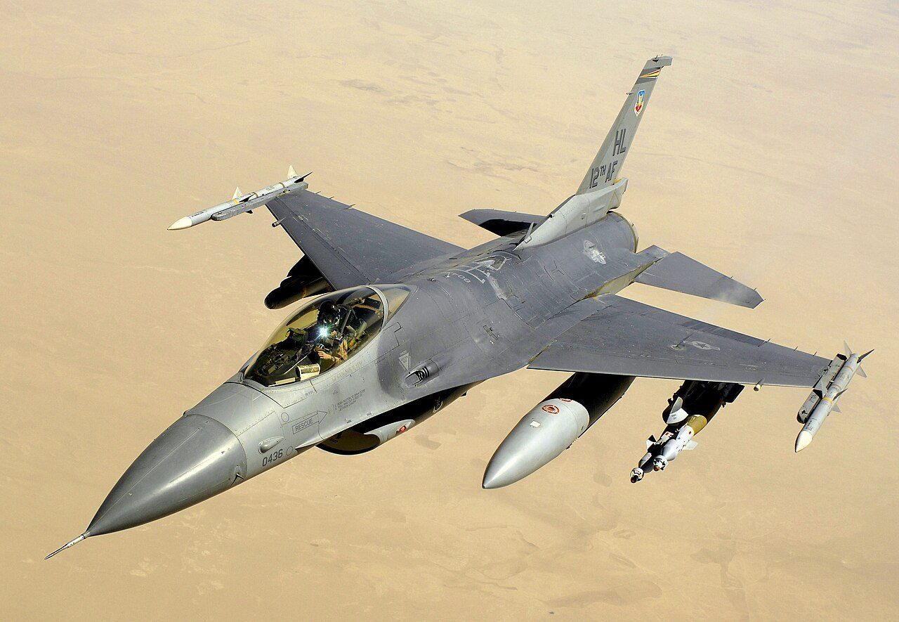 Danimarka Ukraynaya F-16 qırıcı təyyarələri üçün 50 min döyüş sursatı verib