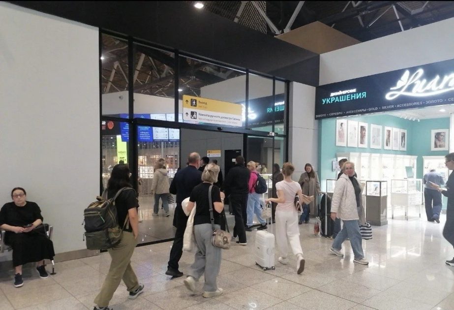 Dohadan Moskvaya ucan təyyarə Bakıya yönləndirilib