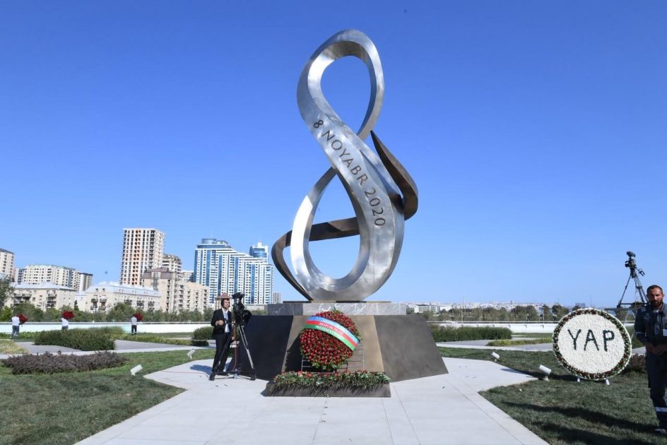 Dövlət Komitəsinin kollektivi Anım Günündə şəhidlərin xatirəsini yad edib