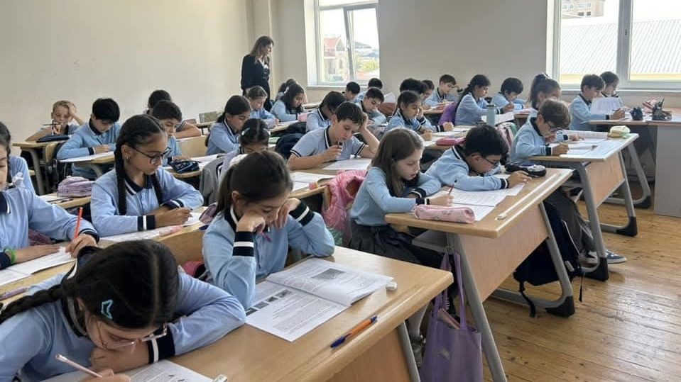 Dövlət ümumi təhsil müəssisələrində geyim qaydalarının icrasına dair monitorinqlərə başlanılıb