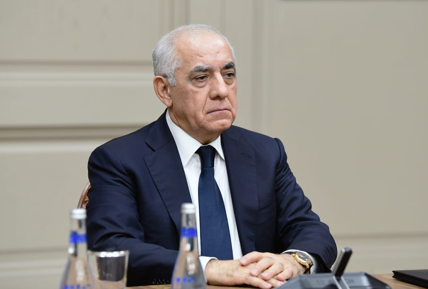 Əli Əsədov Oljas Bektenovu təbrik edib