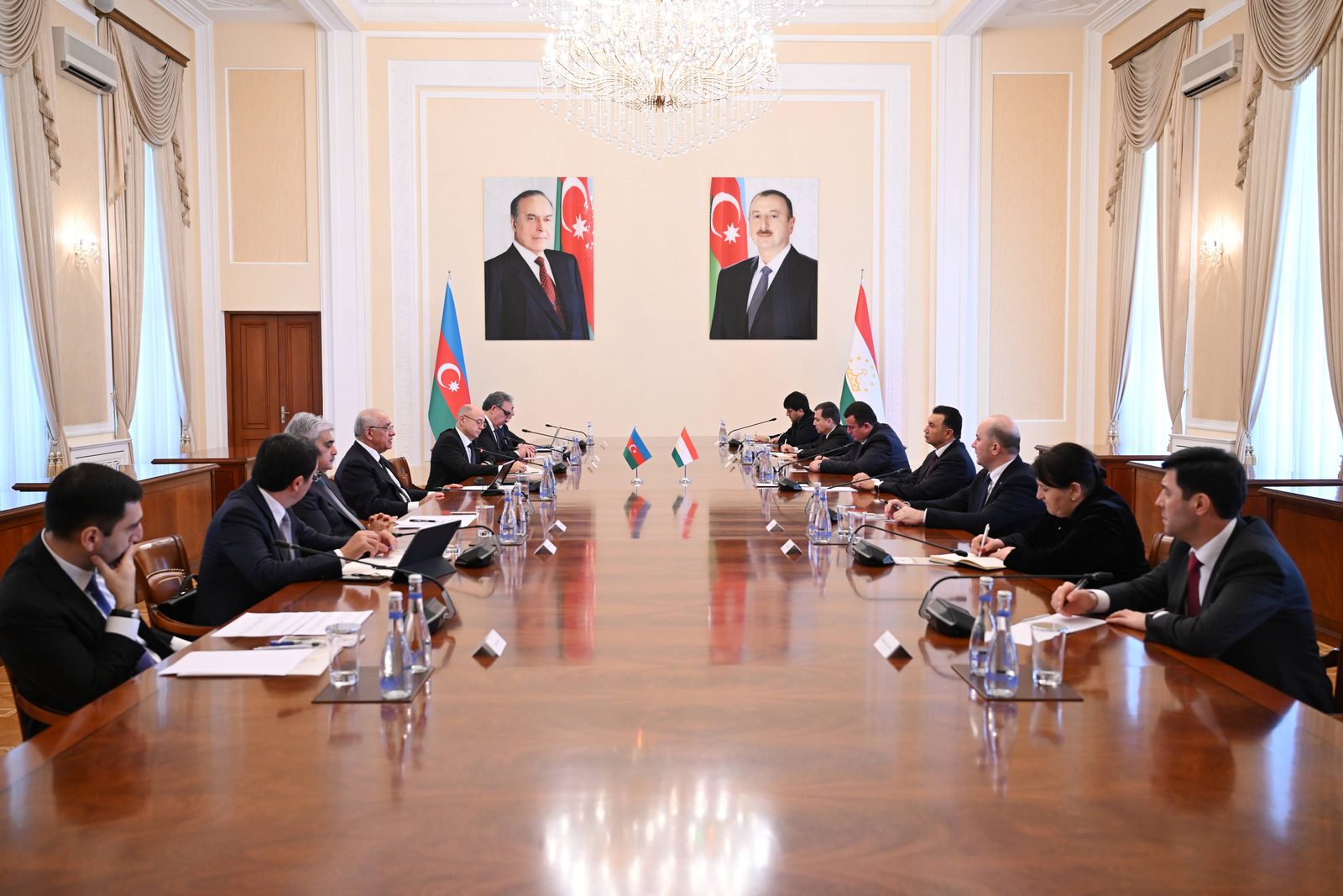 Əli Əsədov Tacikistan Respublikasının Baş naziri ilə görüşüb