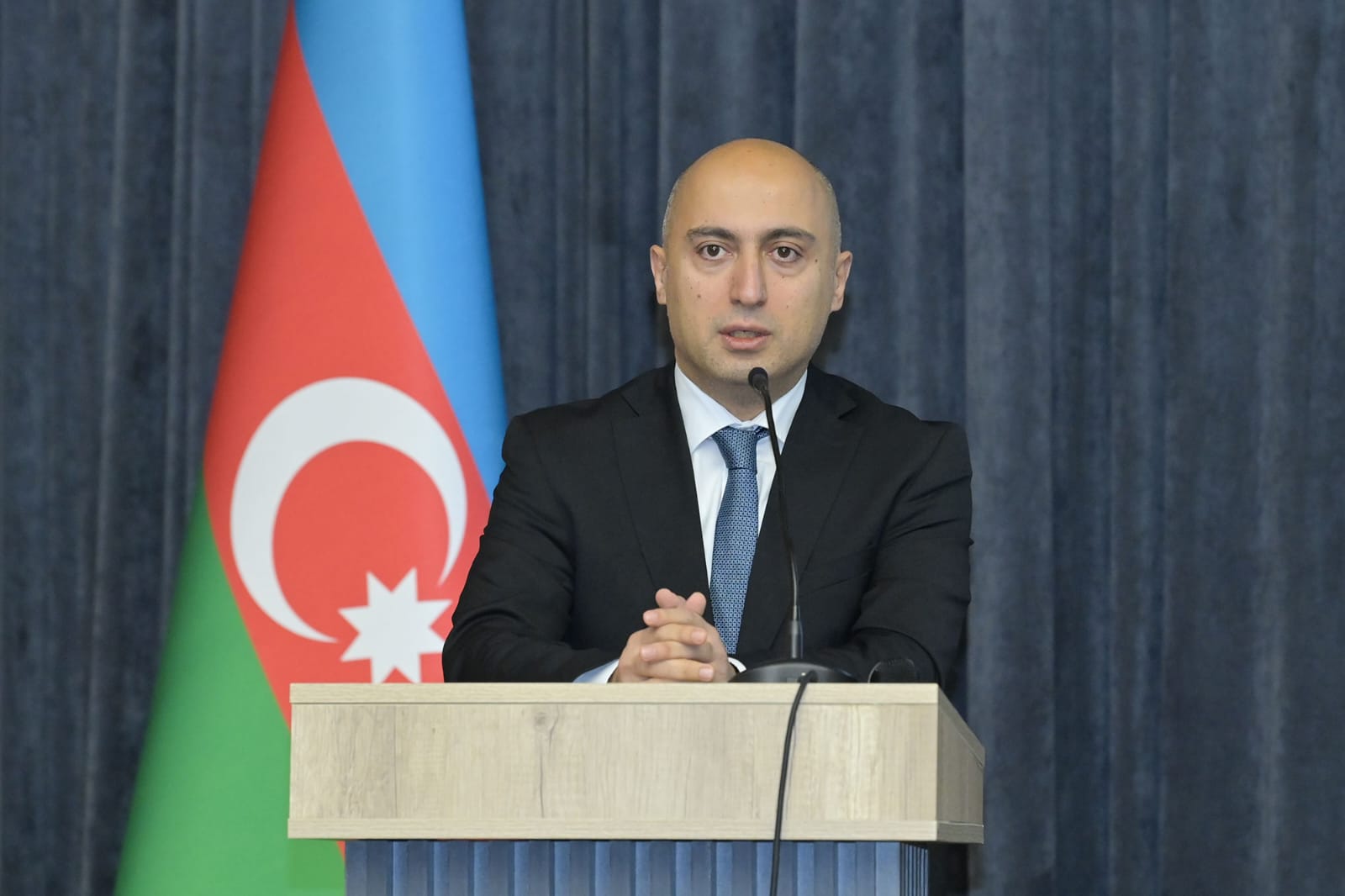 Emin Əmrullayev Bilik Günü münasibətilə bağlı paylaşım edib