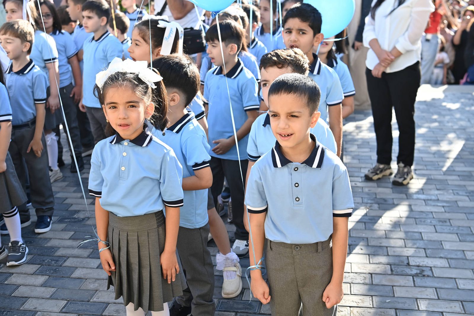Emin Əmrullayev Bilik Gününü Bakı şəhəri 21 nömrəli tam orta ümumtəhsil məktəbində qeyd edib