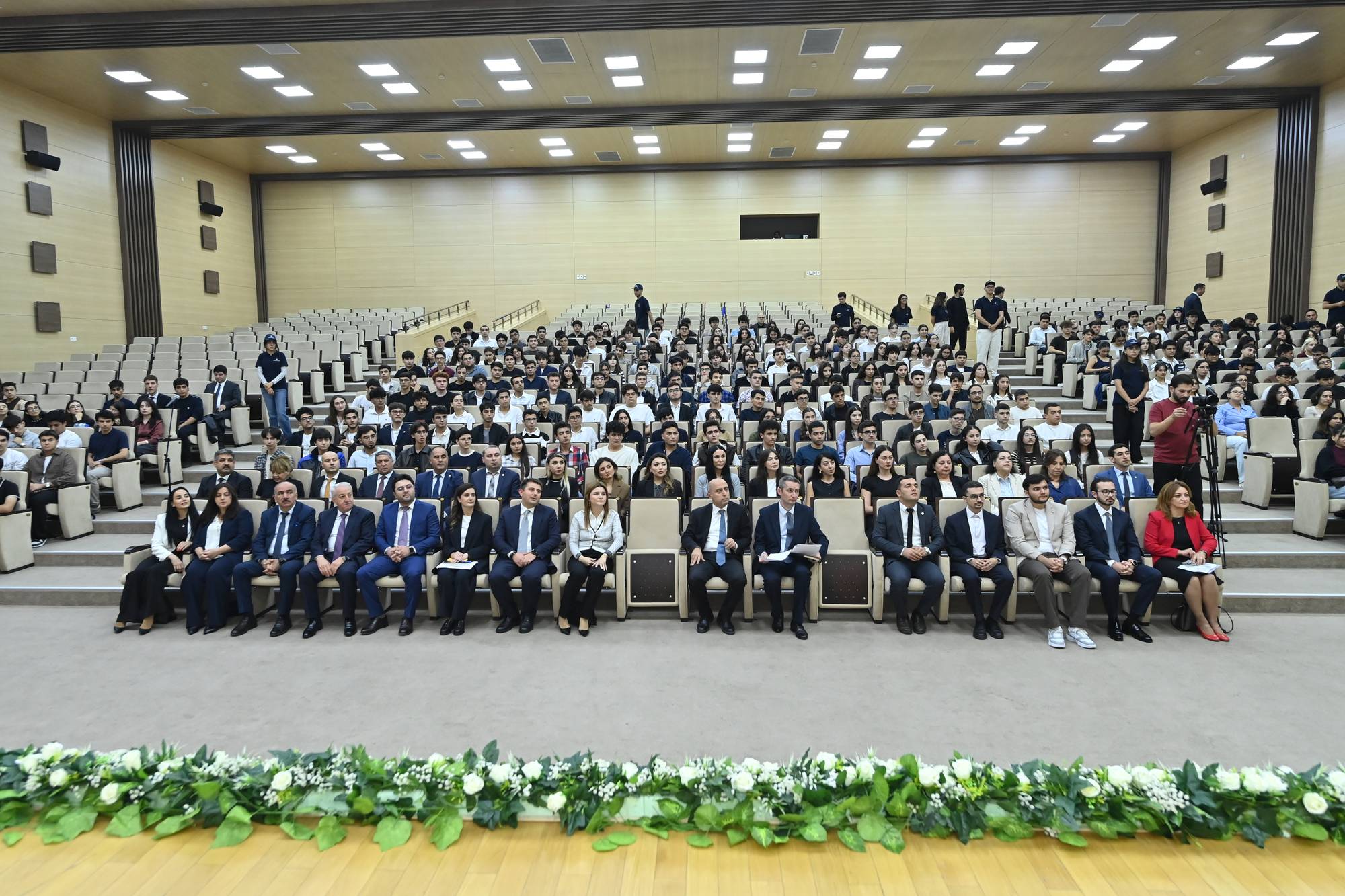  Emin Əmrullayev SABAH proqramının tələbələri ilə görüşüb