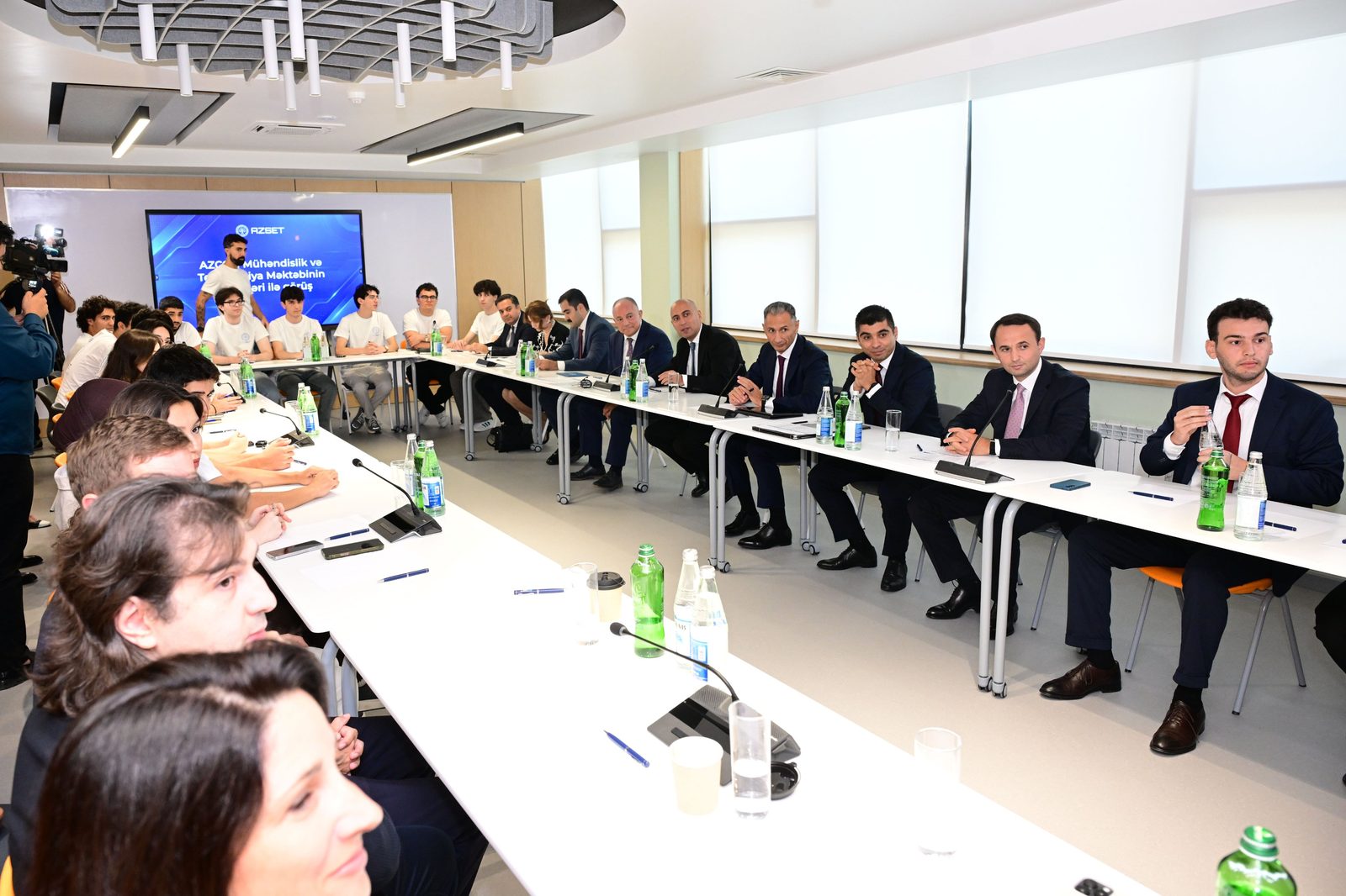 Emin Əmrullayev və Rəşad Nəbiyev AZSET-in ilk tələbələri ilə görüşüblər