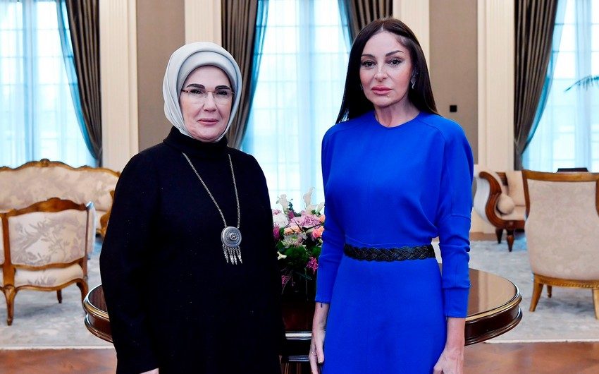 Əminə Ərdoğan Mehriban Əliyevaya zəng edib
