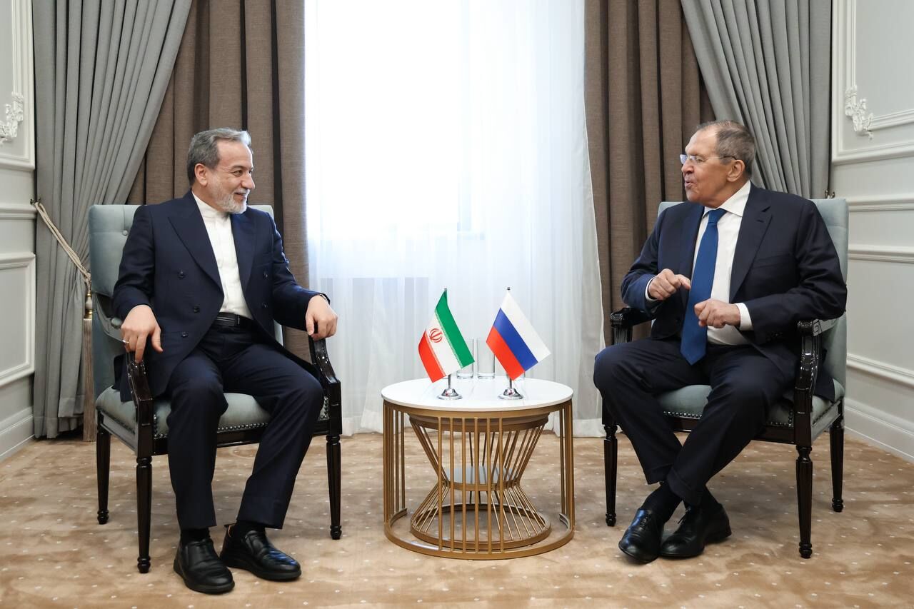 Əraqçı və Lavrov Hörmüz boğazında gəmiçiliklə bağlı vəziyyəti müzakirə edib