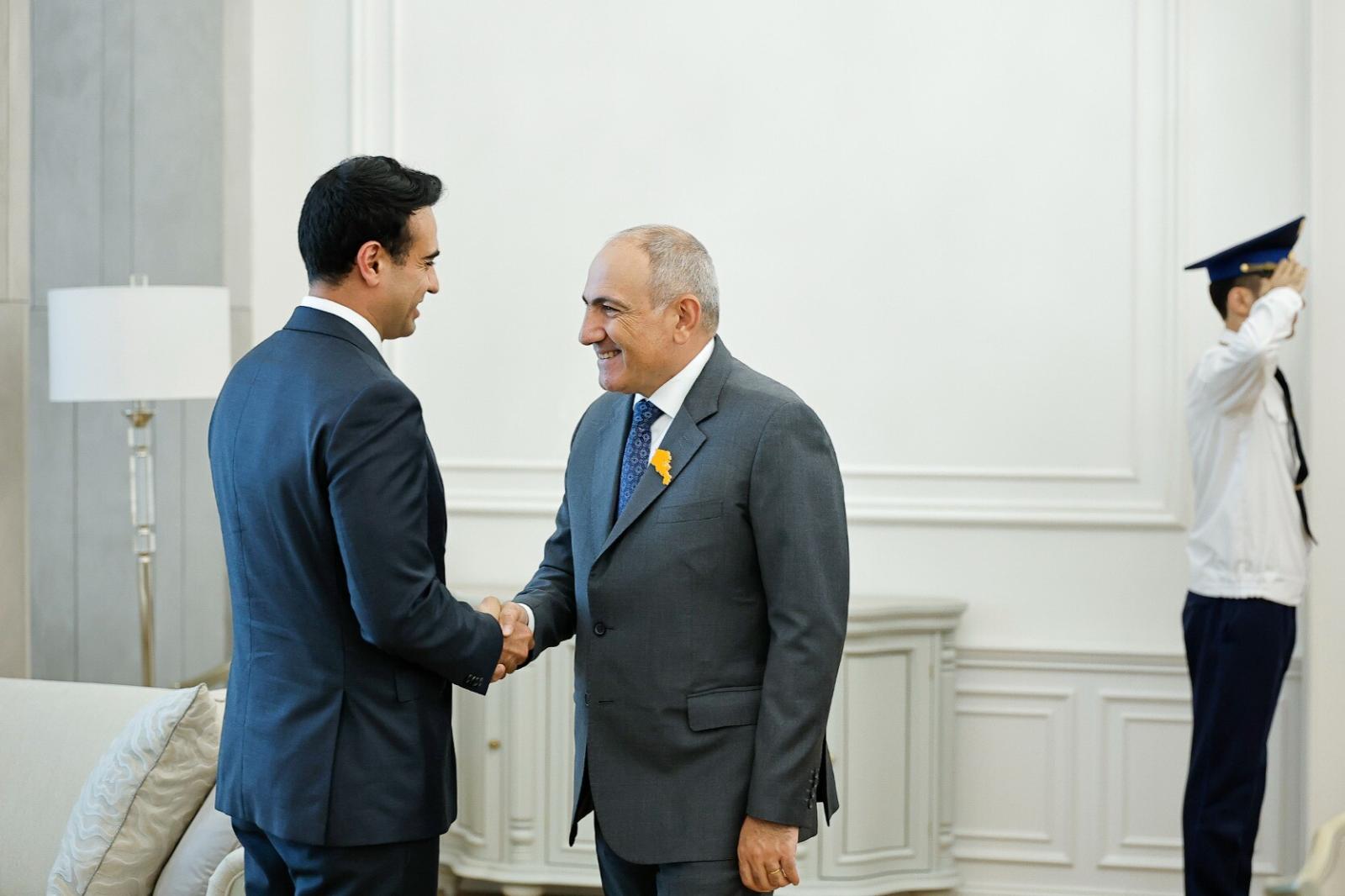 Ermənistan Baş naziri ABŞ Nümayəndələr Palatasının üzvü ilə danışıqlar aparıb