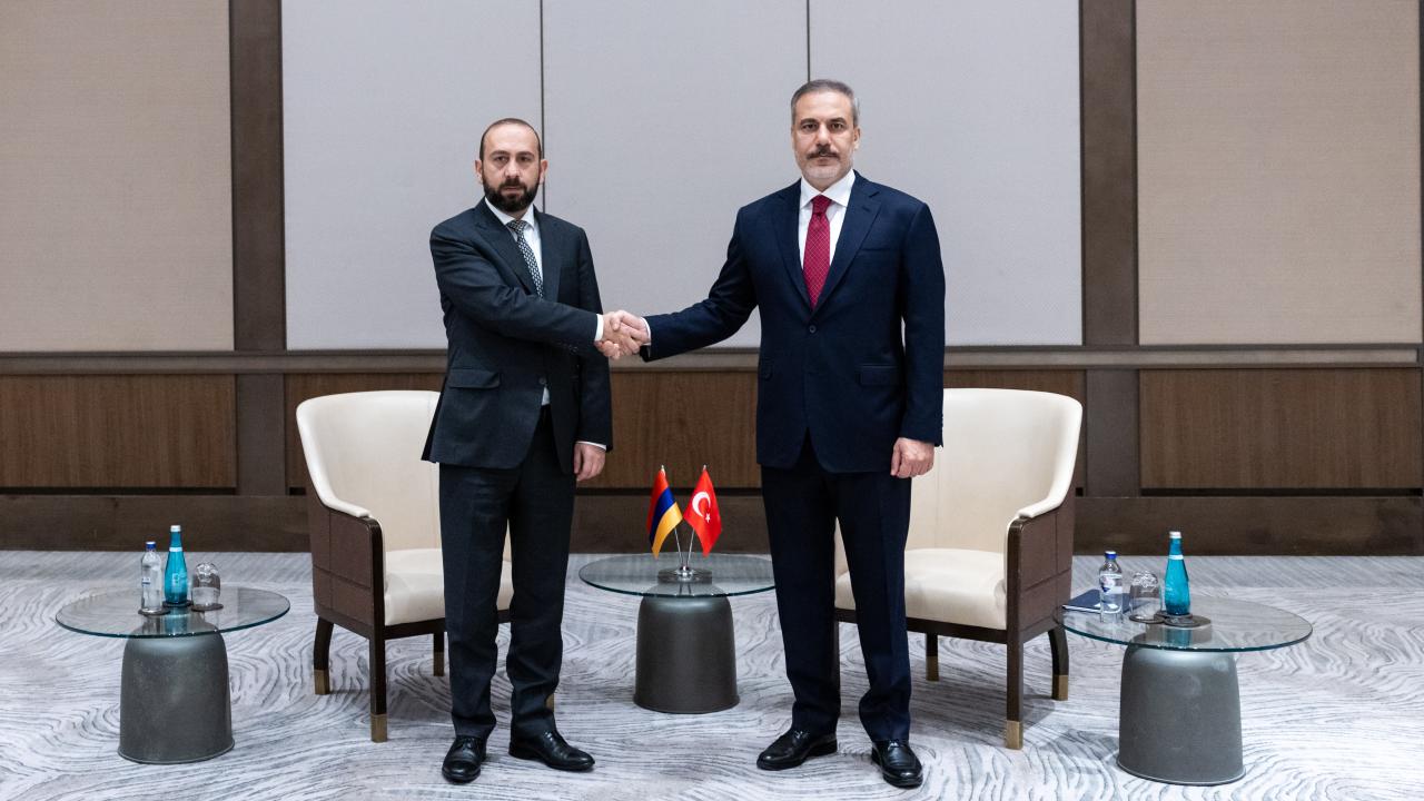 Ermənistan və Türkiyə xarici işlər nazirləri telefonla danışıblar