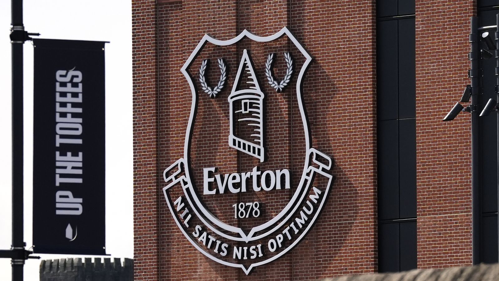 Everton owner considering full sale of the club