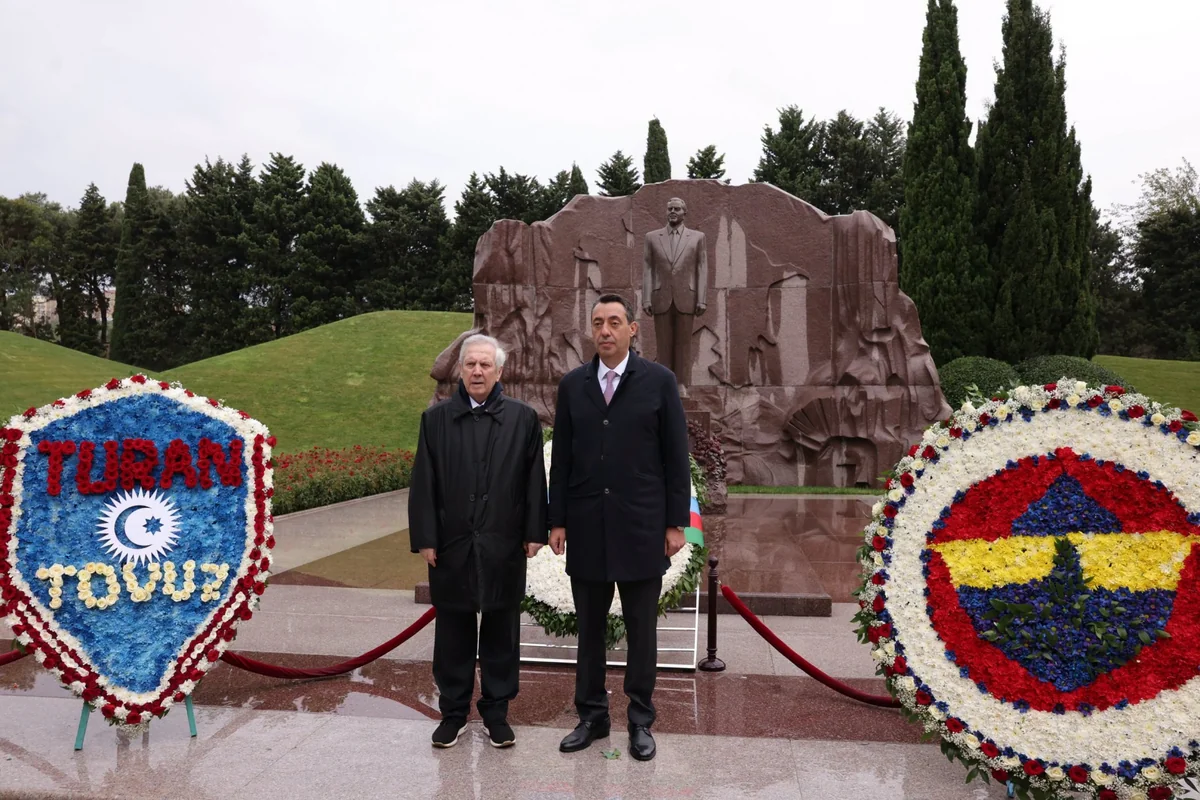 "Fənərbağça"nın nümayəndələri Heydər Əliyevin məzarını və Şəhidlər xiyabanını ziyarət ediblər