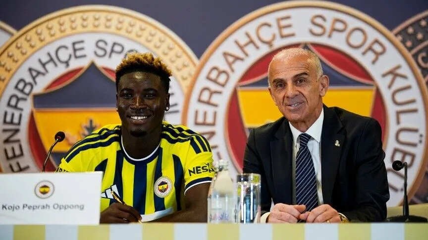 "Fənərbaxça" yeni transferi Oppong üçün imza mərasimi keçirib