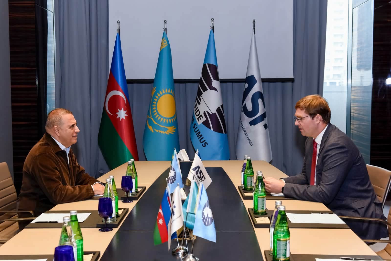 FIDE rəhbəri Bakıya gəlib, AŞF prezidenti ilə görüşüb
