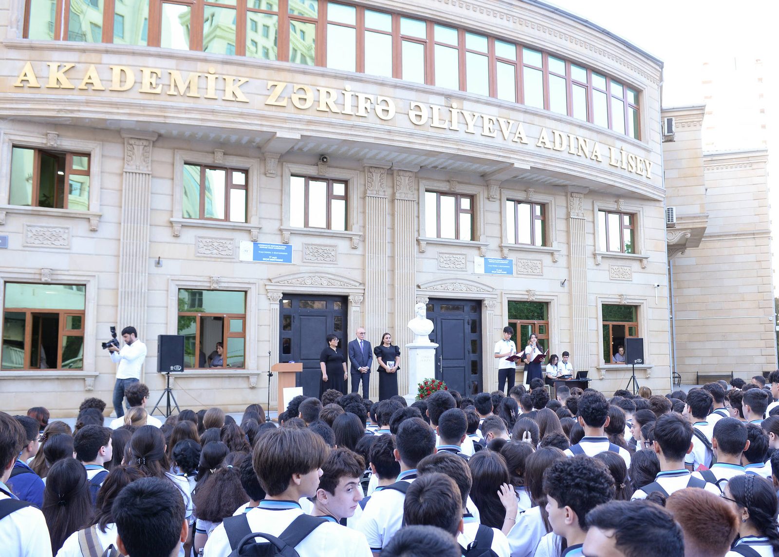 Firudin Qurbanov akademik Zərifə Əliyeva adına liseydə Bilik Günü tədbirində iştirak edib