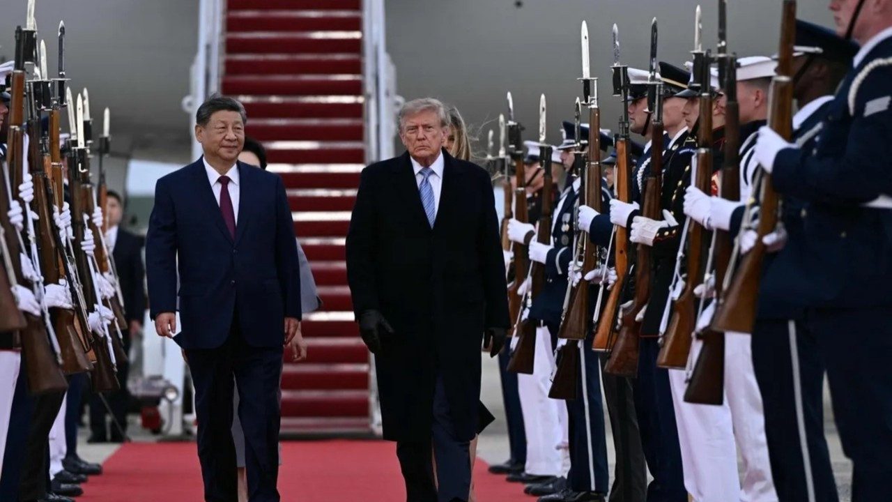 Trump welcomes Xi Jinping at US military base