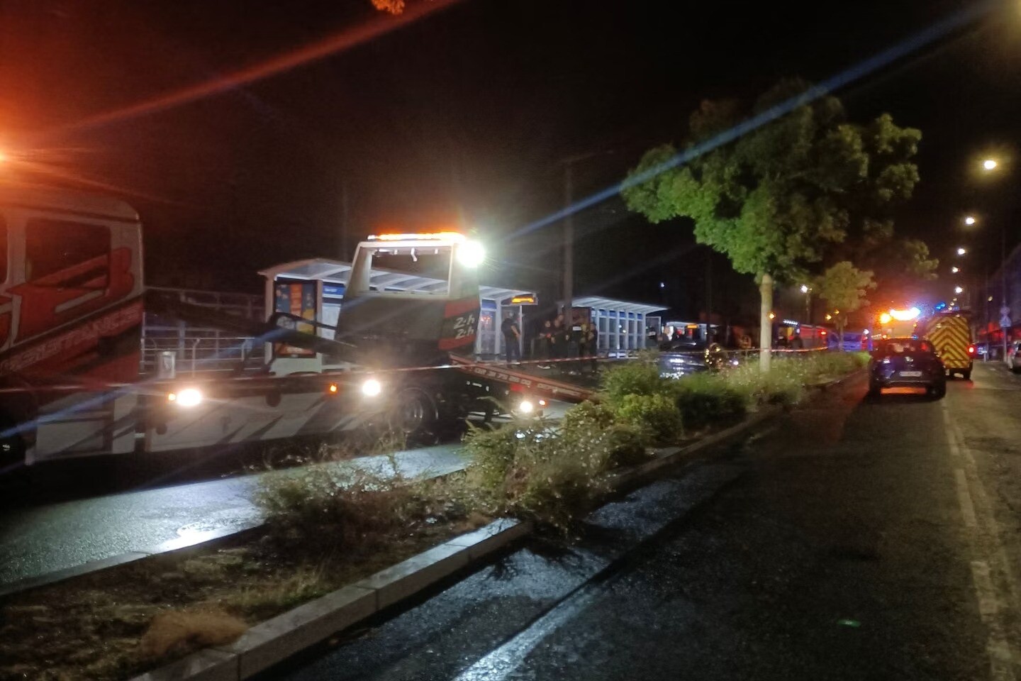 Fransada avtomobil piyadaların üzərinə sürülüb, ölən və yaralananlar var
