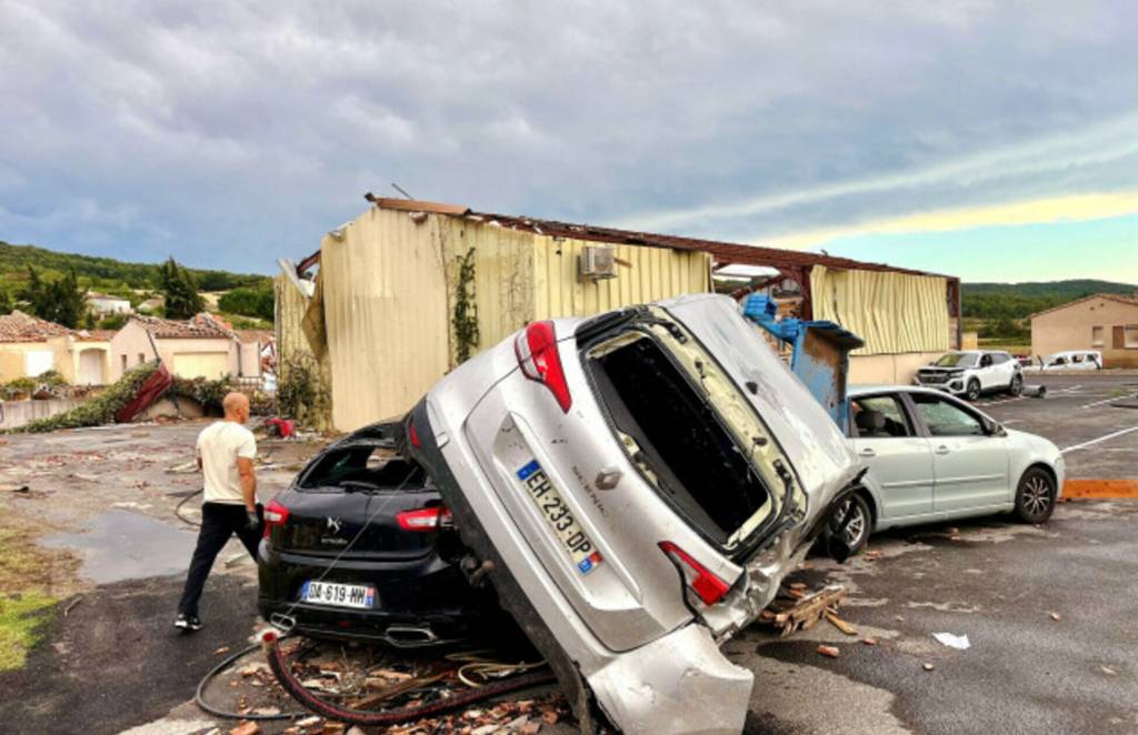Fransada güclü fırtına 41 nəfəri yaralayıb