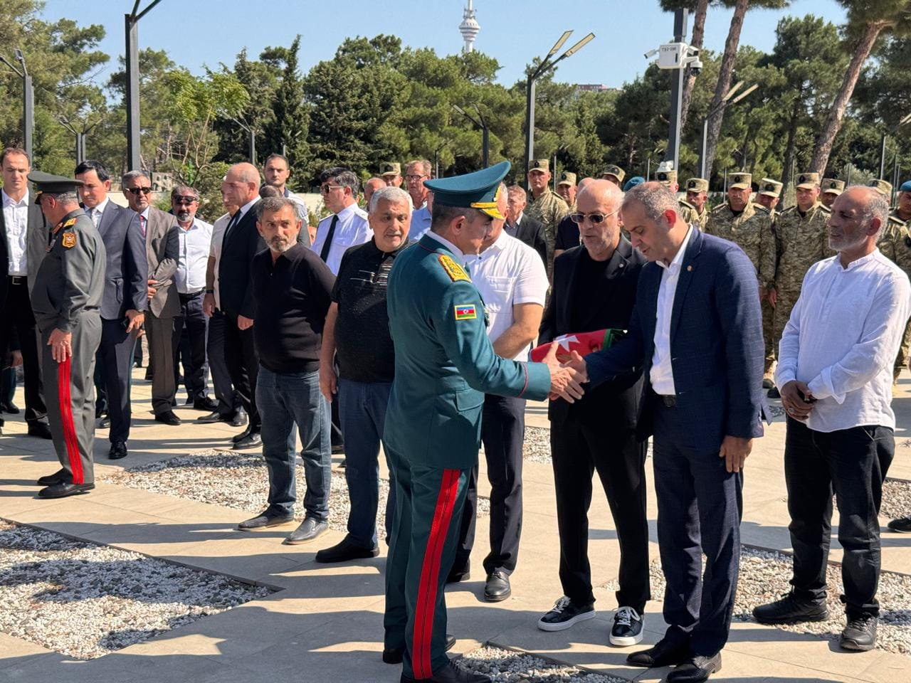 General-mayor İsgəndər Allahverdiyev son mənzilə yola salınıb