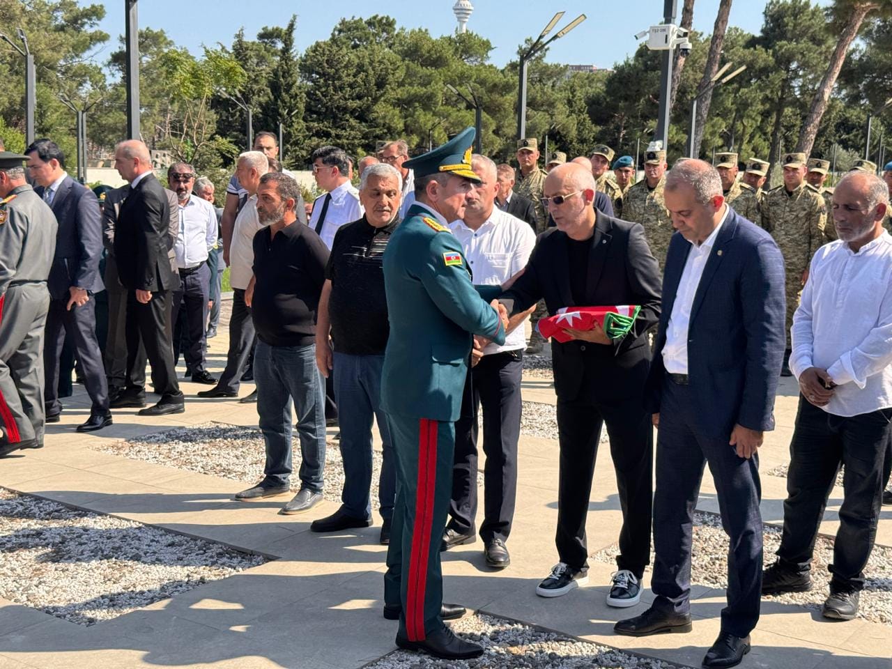 General-mayor İsgəndər Allahverdiyev son mənzilə yola salınıb
