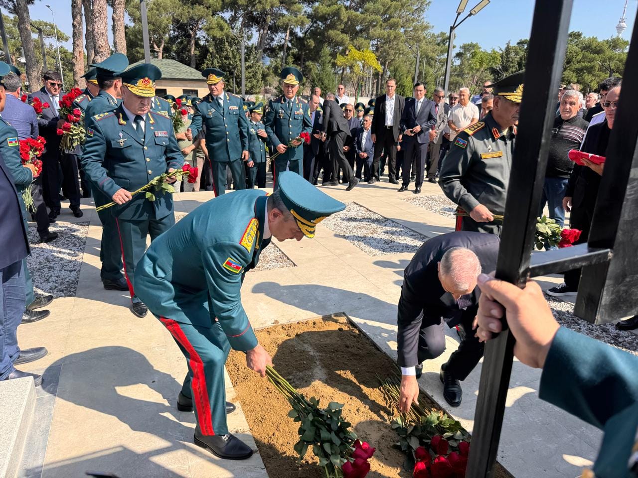 General-mayor İsgəndər Allahverdiyev son mənzilə yola salınıb