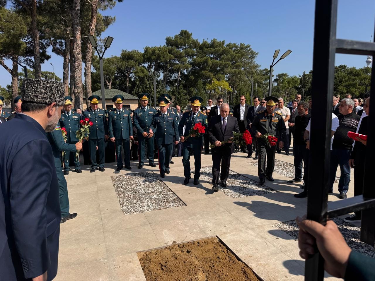 General-mayor İsgəndər Allahverdiyev son mənzilə yola salınıb