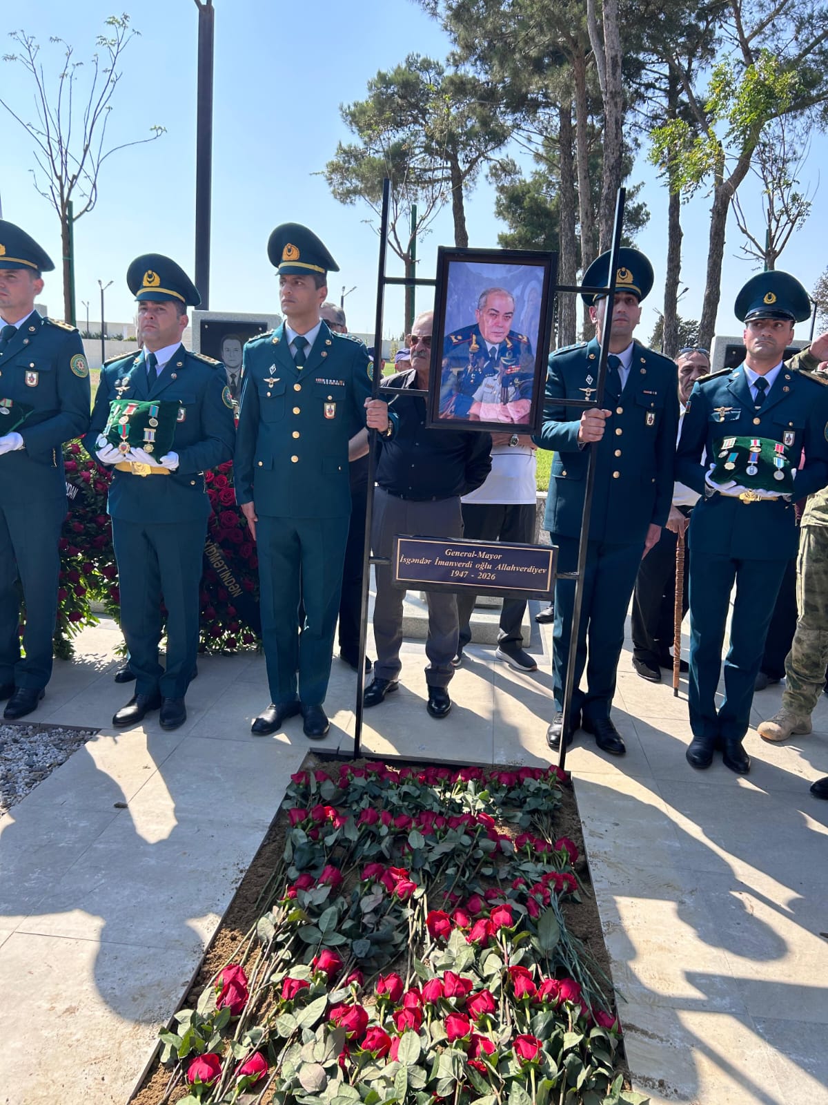 General-mayor İsgəndər Allahverdiyev son mənzilə yola salınıb