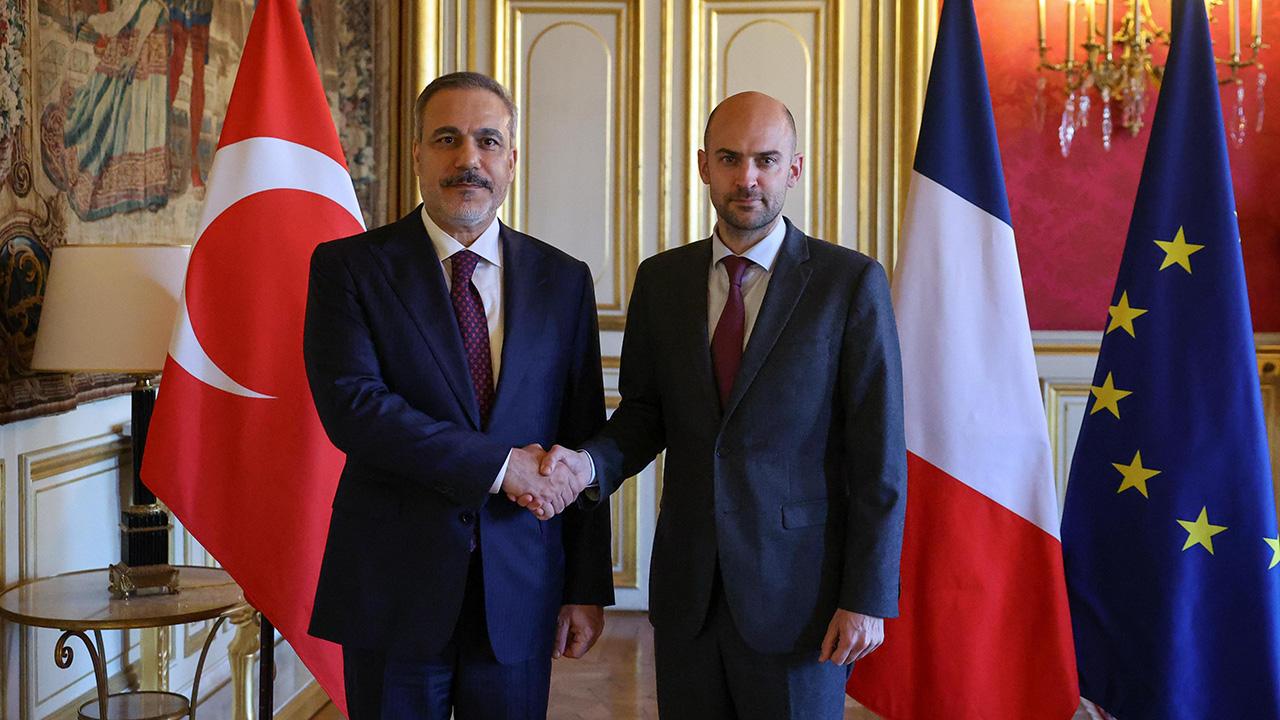Hakan Fidan fransalı həmkarı ilə telefon danışığı aparıb