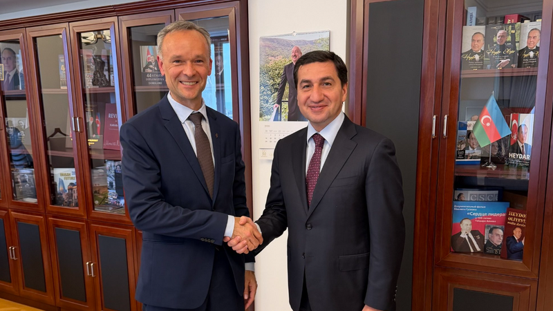 Hikmət Hacıyev Litva səfiri ilə ikitərəfli münasibətləri müzakirə edib