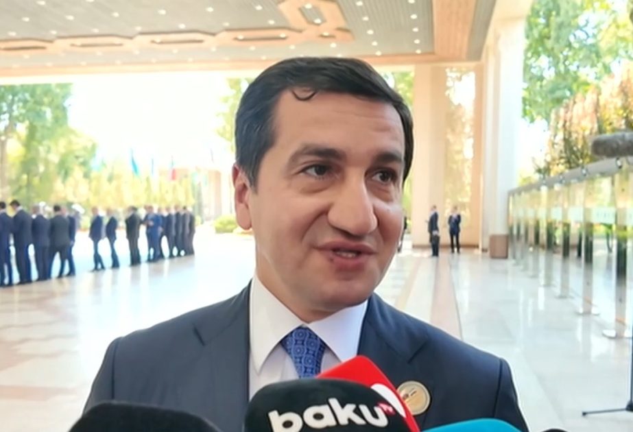 Hikmət Hacıyev Özbəkistanda yerli media nümayəndələri ilə söhbət edib