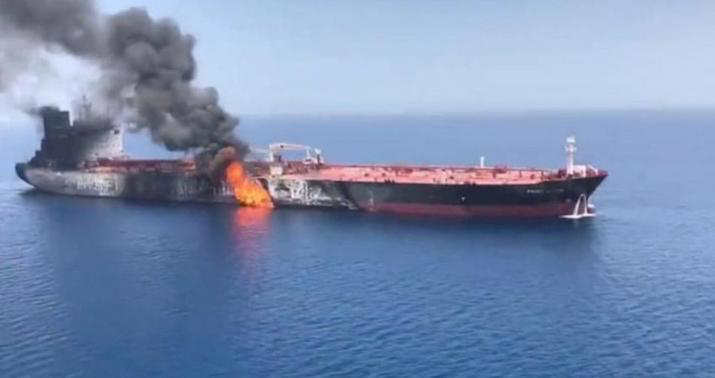 Hörmüz boğazında tankerə aviazərbə endirib