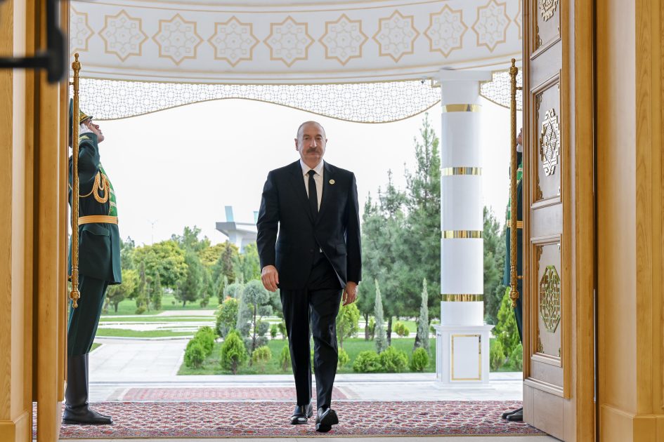 Ilham Aliyev arrives at Avaza Complex
