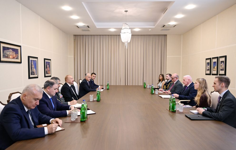  İlham Əliyev Birləşmiş Krallığın müdafiə üzrə dövlət nazirini qəbul edib