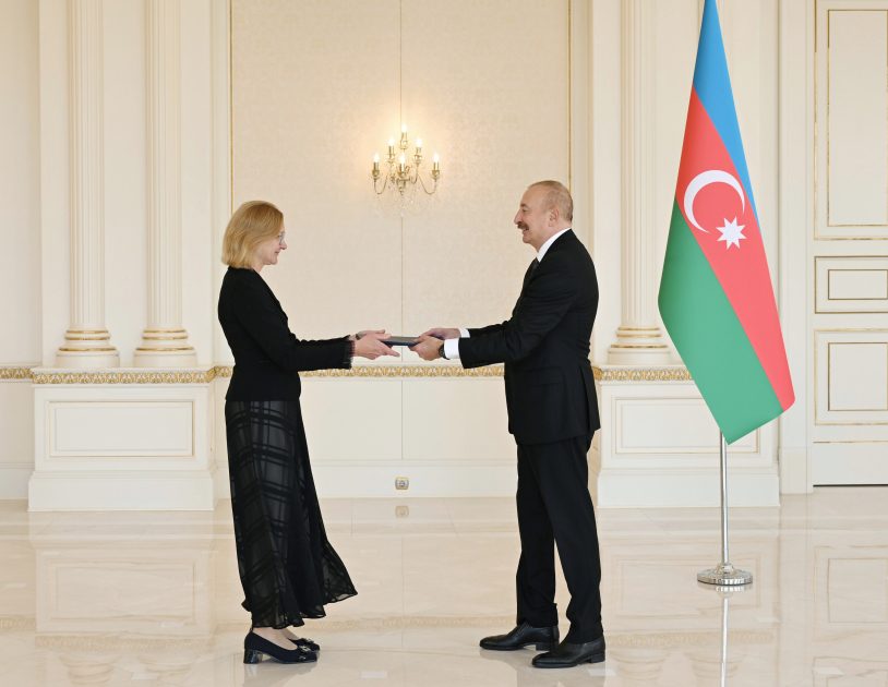 İlham Əliyev Estoniyanın Azərbaycanda yeni təyin olunmuş səfirini qəbul edib