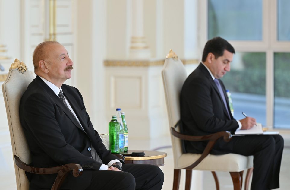 İlham Əliyev Estoniyanın Azərbaycanda yeni təyin olunmuş səfirini qəbul edib