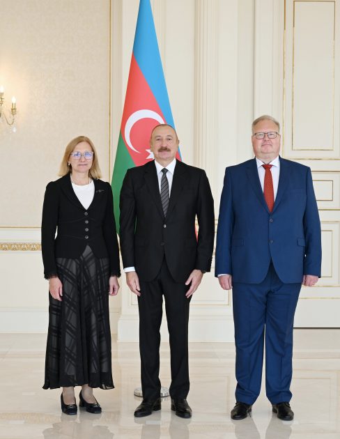 İlham Əliyev Estoniyanın Azərbaycanda yeni təyin olunmuş səfirini qəbul edib