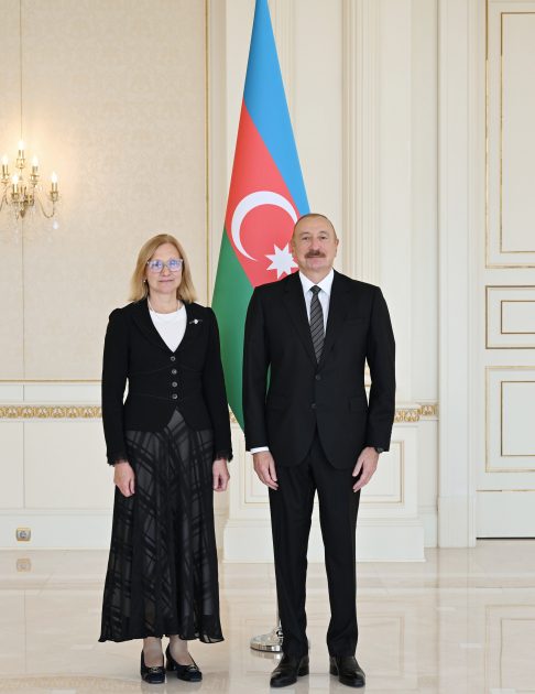 İlham Əliyev Estoniyanın Azərbaycanda yeni təyin olunmuş səfirini qəbul edib