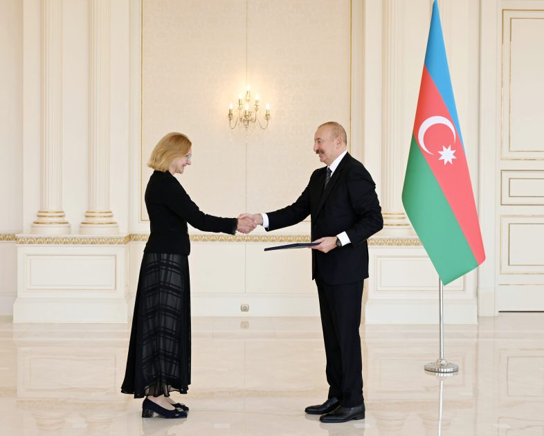İlham Əliyev Estoniyanın Azərbaycanda yeni təyin olunmuş səfirini qəbul edib